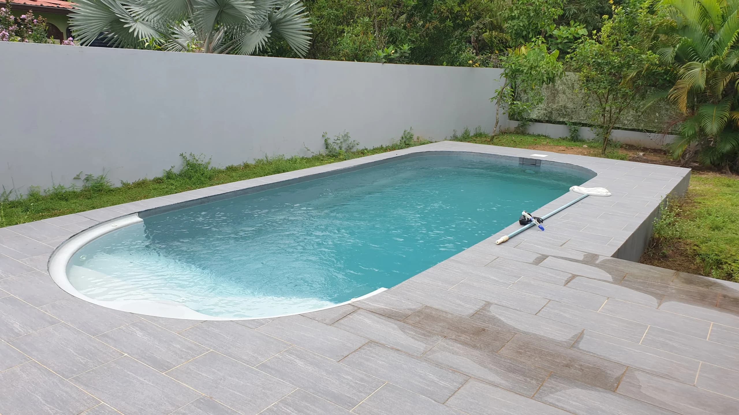 Piscine moderne CKMER Building